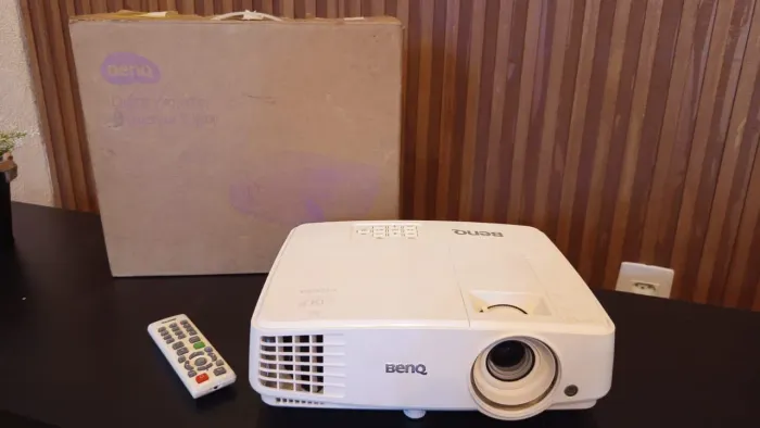 Projetor Benq MS527 na caixa