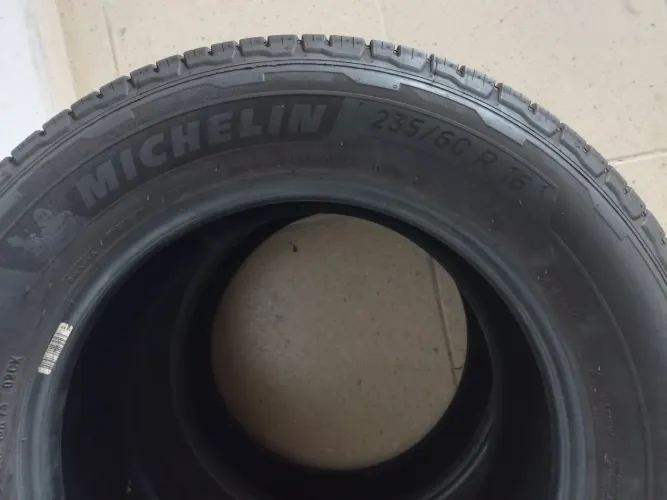 Vendo 4 pneus em excelente estado ! 2 Michelin 2 Firestone , os 4 por R$ 1500 reais