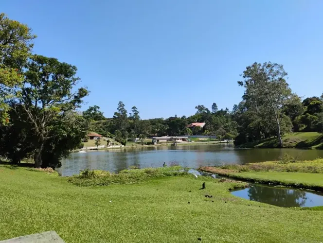 Chácara maravilhosa 3976m2 total e 342m2 de construção no Condomínio Lagoinha - Jacareí -