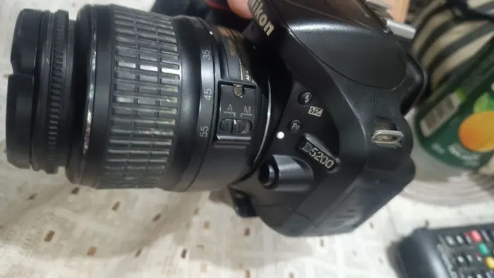 Vendo câmera 5200 com lente 18 x 55 mm.