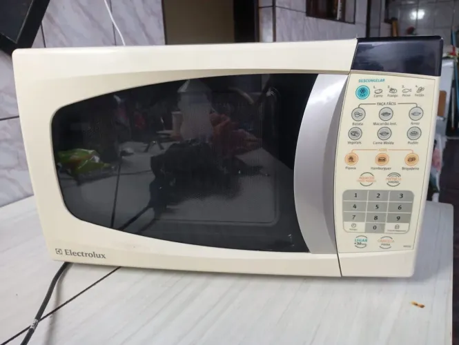 Microondas Electrolux 24 litros<br>Novinho por dentro e fora <br>Valor 340