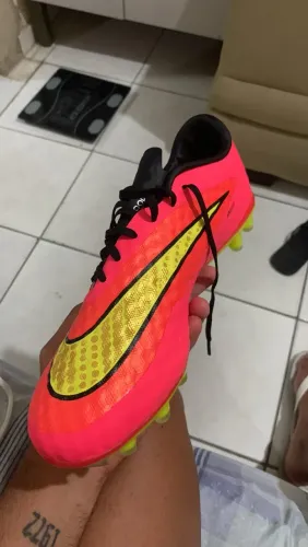 Chuteira Nike tamanho 40.5