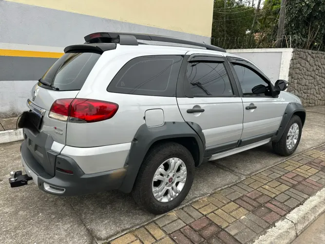 Fiat Palio Weekend Adventure Locker 1.8 Flex 2011