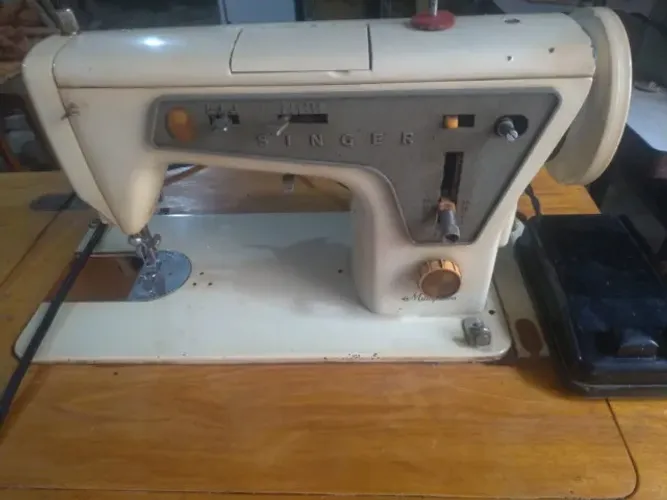 Maquina de Costura Singer Multiponto