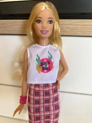 Barbie Fashionista short loira