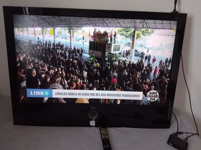 Tv LG 47 lcd não é smart já com o conversor separado e controle e cabo