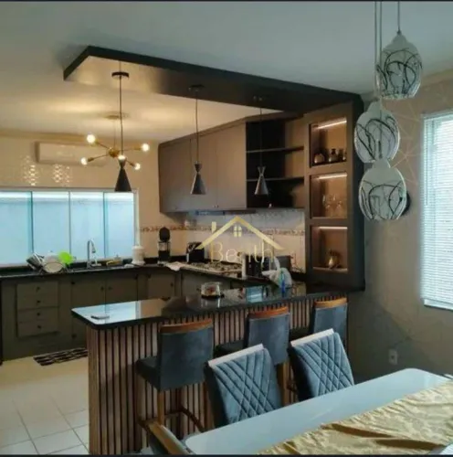 Village com 3 dormitórios para alugar, 300 m² por R$ 8.040,00/mês - Piracangaguá - Taubaté