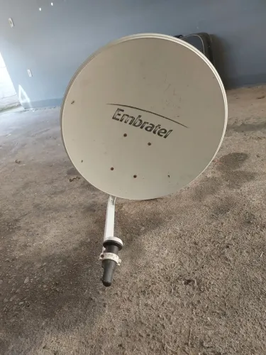 Antena parabólica Banda Ku 60 cm com LNBF