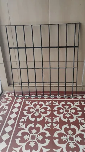 Grade de ferro 96cm de largura e 1 m e 4cm de comprimento em perfeito estado