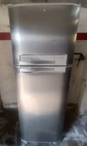 Geladeira Eletrolux Frost Free inox