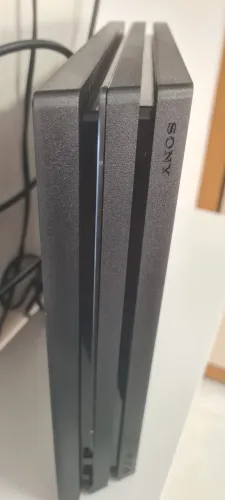 PS4 Pro 1TB Muito Conservado - Última Versão (CUH-7214B)
