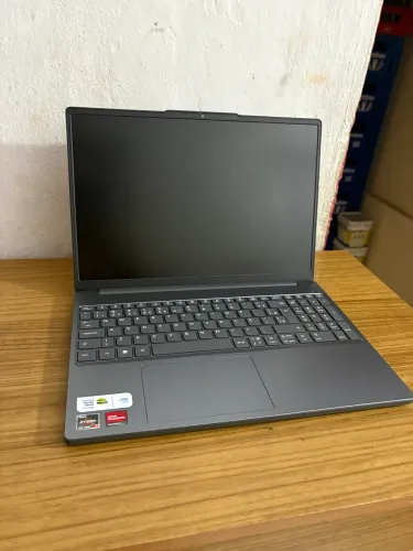 Lenovo IdeaPad Slim 3 Ryzen 7 7735HS, 16GB DDR5, SSD 512GB - Impecável