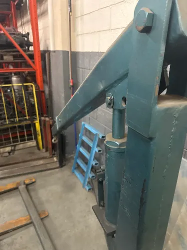 Guincho hidráulico tipo girafa para oficina - funcionando