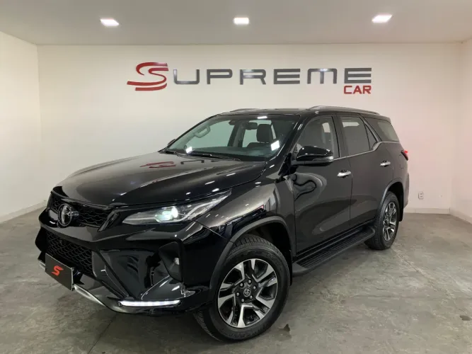 Toyota Hilux SW4 SRX Plat. 4X4 2.8 TB Die. Aut. 2024