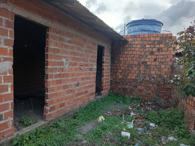 Terreno com Quarto Construído - Ótima Oportunidade - Vendo Urgente