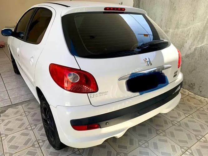Peugeot 207 XR 1.4 Flex 8V 5P 2011