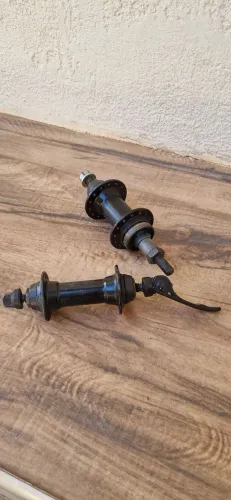 Par de cubos 28 furos rosca - Marca Flandres (Peugeot)