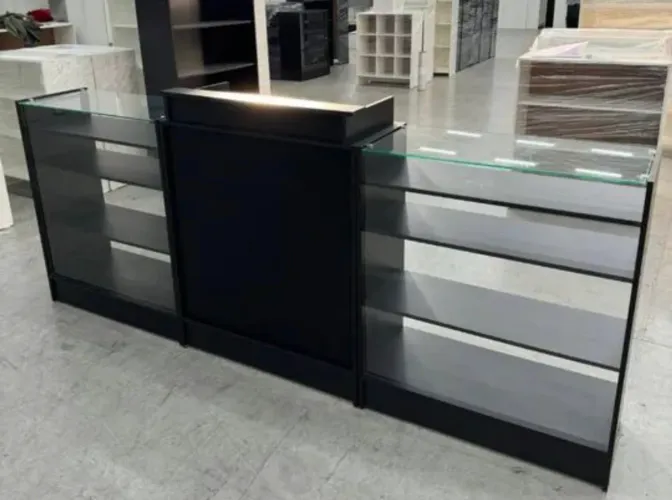 BALCÃO CAIXA + BALCÃO VITRINE COM VIDRO SUPERIOR