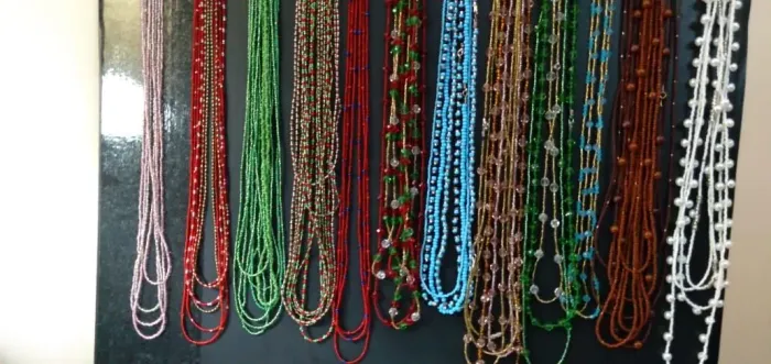 Colares missangas, 50 peças