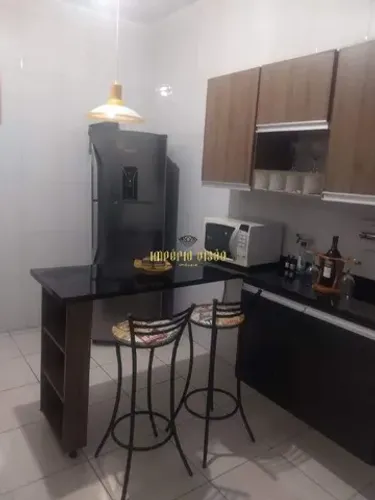 Sobrado à venda com 3 dormitórios e quintal amplo no bairro Jardim dos Ipês - Suzano-SP.