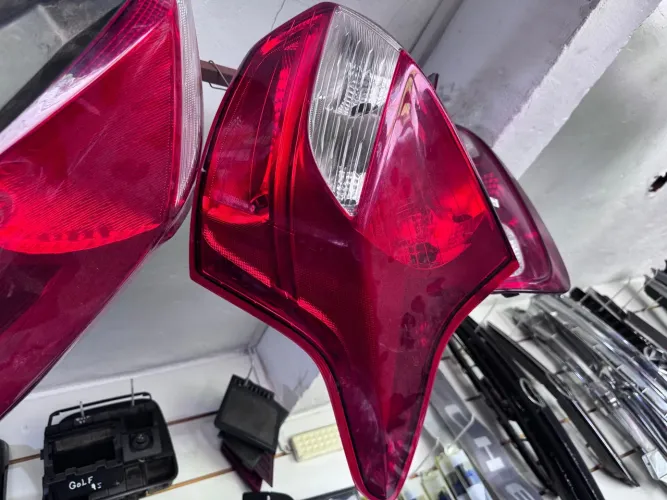 Par de lanterna Ford focus ret 2013