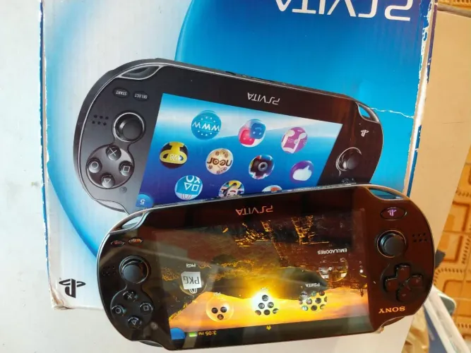PS Vita - desbloqueado tenho slim e fat