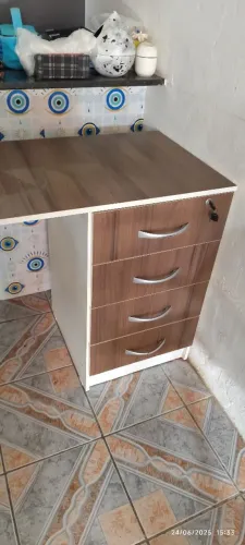 Escrivaninha com gavetas - Design moderno e funcional
