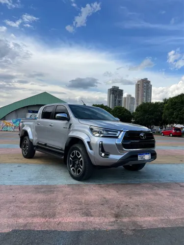 Toyota Hilux CD SRX Plus 4X4 2.8 TDI Die. Aut. 2025