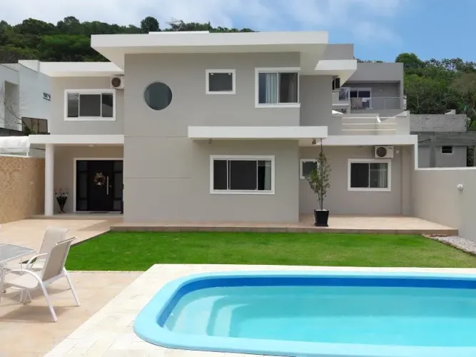 Casa com piscina em Praia de Canasvieiras Florianópolis