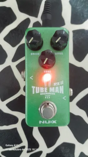 * Pedal de guitarra Tube Man Nux " Troco ".