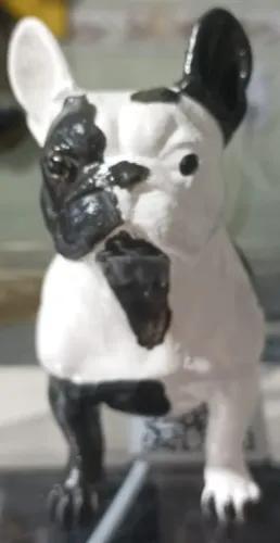 Action Figure de Cachorro Buldog Preto e Branco