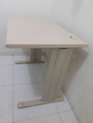Mesa para computador (escritório ou casa)