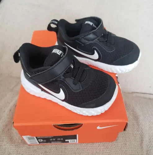 Tênis infantil Nike Revolution
