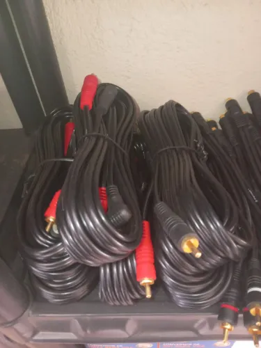 Cabos RCA cabo y e fio fino para som 