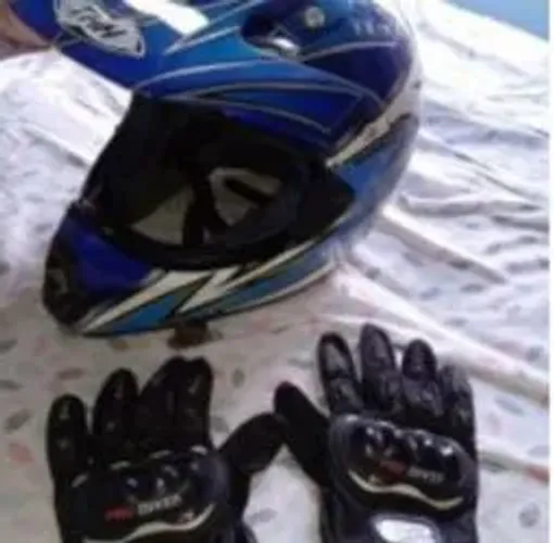 Capacete azul de Cross  trilha 