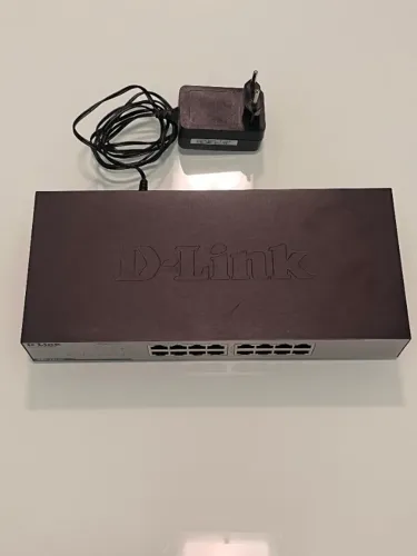 Switch D-Link 16 Portas 10/100Mbps com Fonte Original 