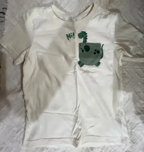 Blusa infantil menino Renner, bolso de dinossauro. Ótimo estado.