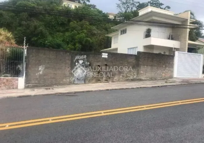 Terreno com 627m² em Coqueiros/Florianópolis