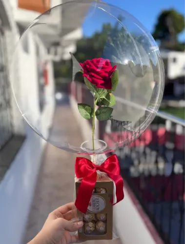 Caixa de Ferrero Rocher com Rosa Eterna-Presente Romântico