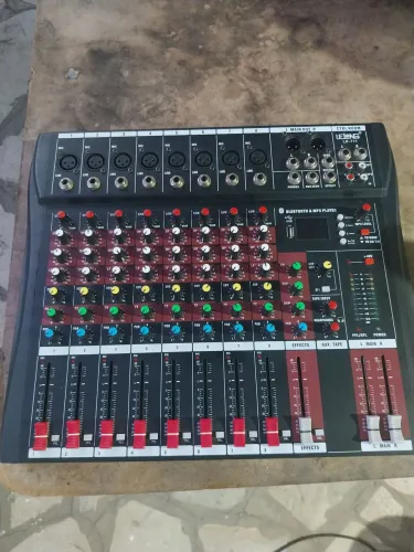 Mesa de Som 8 Canais LE-711 Bluetooth MP3 Player