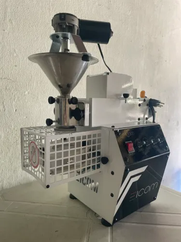 Maquina de salgados novinha