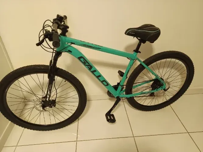 Bicicleta aro 19 Shimano semi nova.