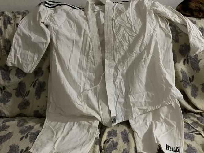 Kimono Adidas Karatê + Calça Adidas e Everlast - Tamanho Junior