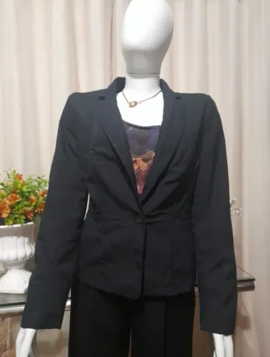 Blazer feminino preto 100% poliéster <br>?Tam G<br>?49,90<br>