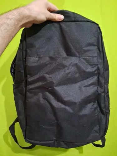 Mochila Preta Simples de Alças