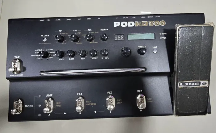 Pedaleira de Guitarra Line 6 POD HD300 (aceito trocas)