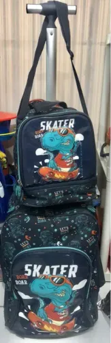 Mochila de rodinhas infantil Dino Skate