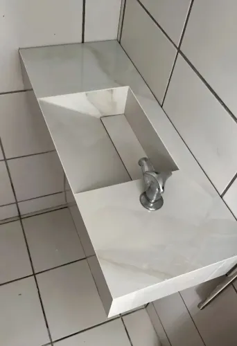 PIA DE PORCELANATO CINZA 75x30