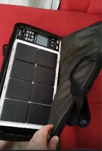 Vendo SPD 30 Roland + bumbo  Já com bag. Super conservada!!  Valor R$ 4.000  