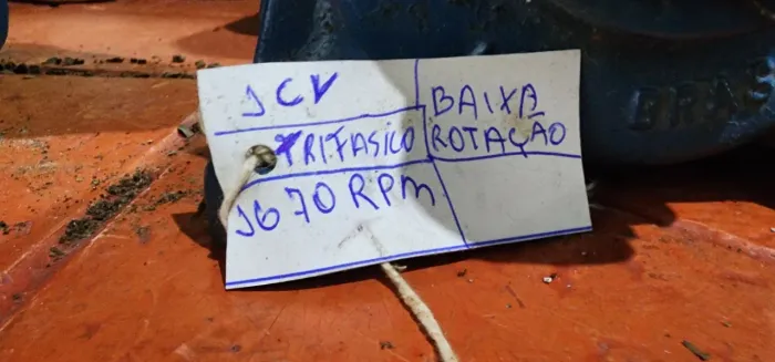 Motor elétrico WEG trifásico 1cv baixa rotação + redutor de 1,5 toneladas